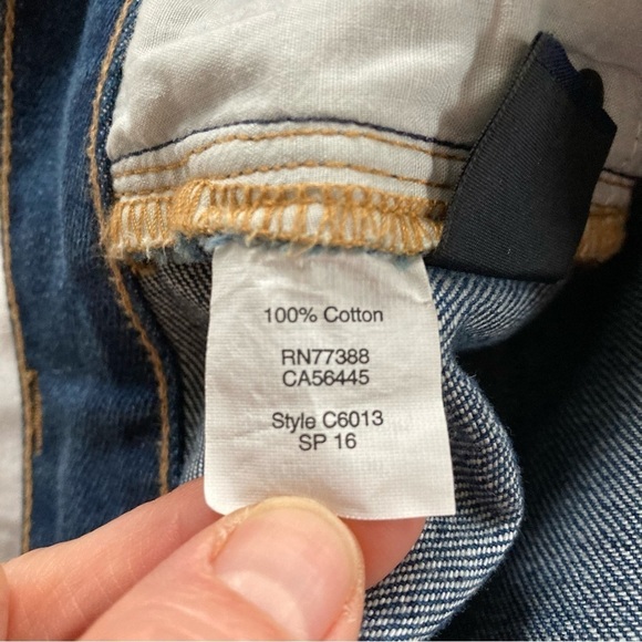 J. Crew blue distressed mid-rise jean denim shorts. Size 26 - Picture 6 of 6